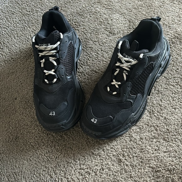 These are the Balenciaga triple S no box bought them couple months back - Picture 2 of 5